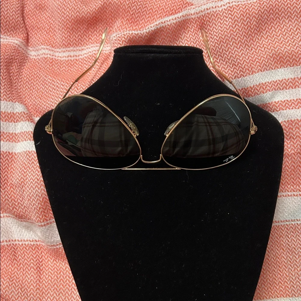 Ray-Ban Classic Gold Aviator Shades
